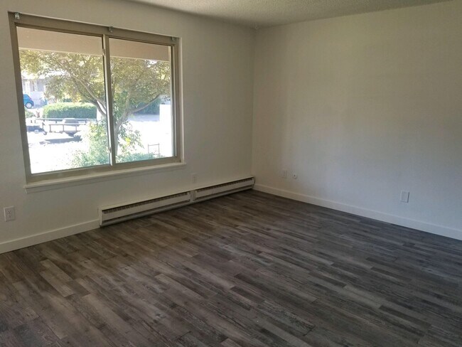 Living room with engineered floors - 475 White Cloud Dr