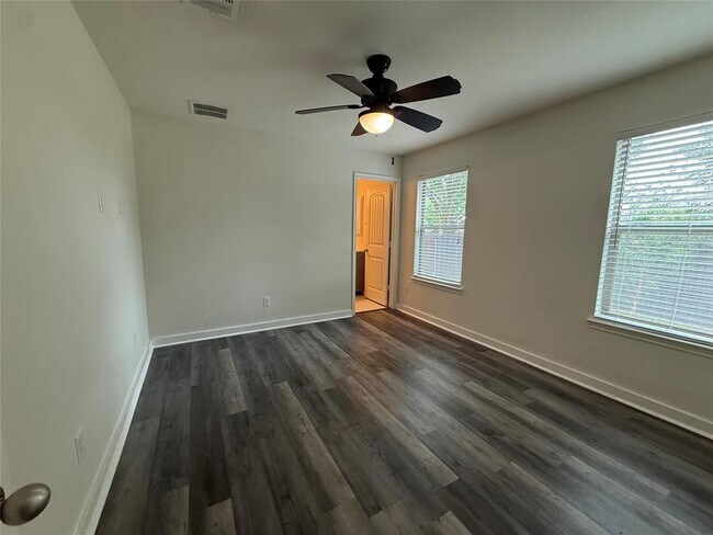 Foto del edificio - 4305 Big Bend Trail