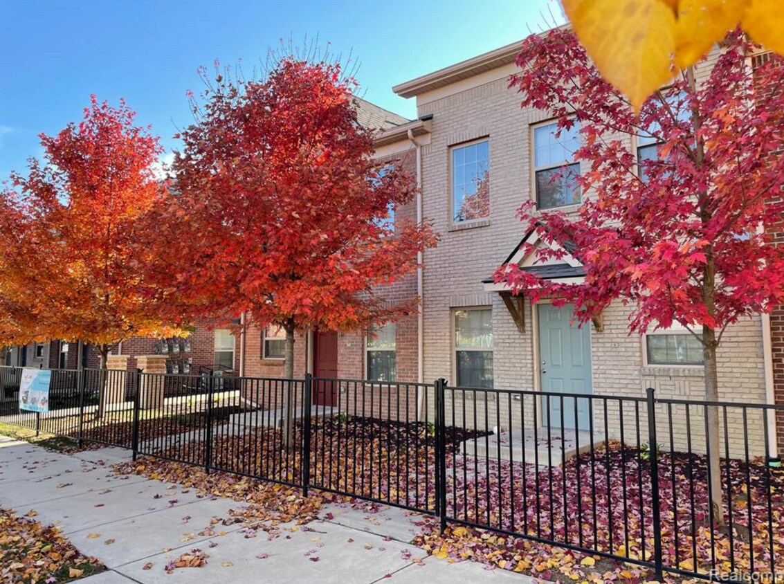 Primary Photo - 701 E Kirby St