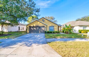 Building Photo - 960 Villa Dr
