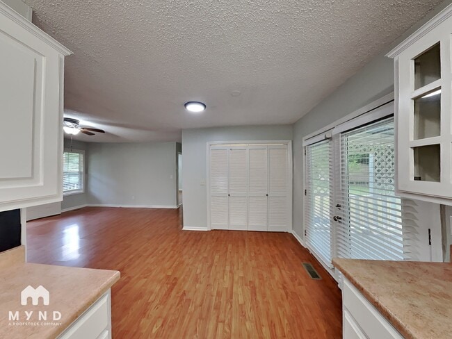 Building Photo - 6717 San Moore Dr
