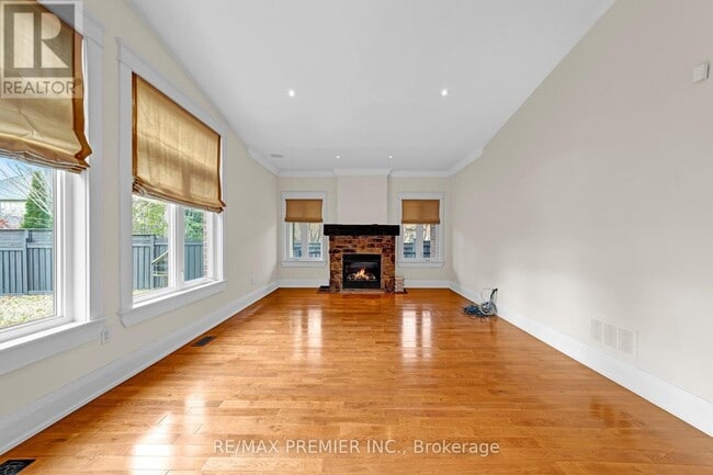 Photo du bâtiment - 141 Regatta Ave