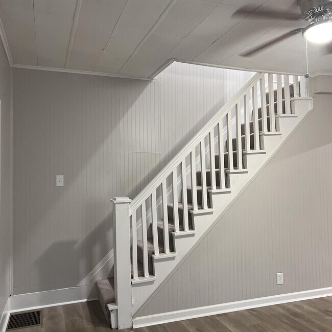 Foto del edificio - 529 Ann Ave