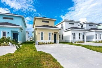 Building Photo - 408 NW 13th Ave