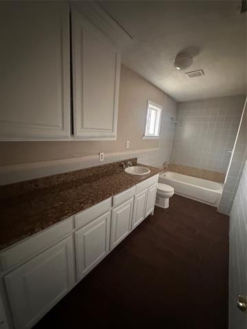 Building Photo - 1208 W Hall St