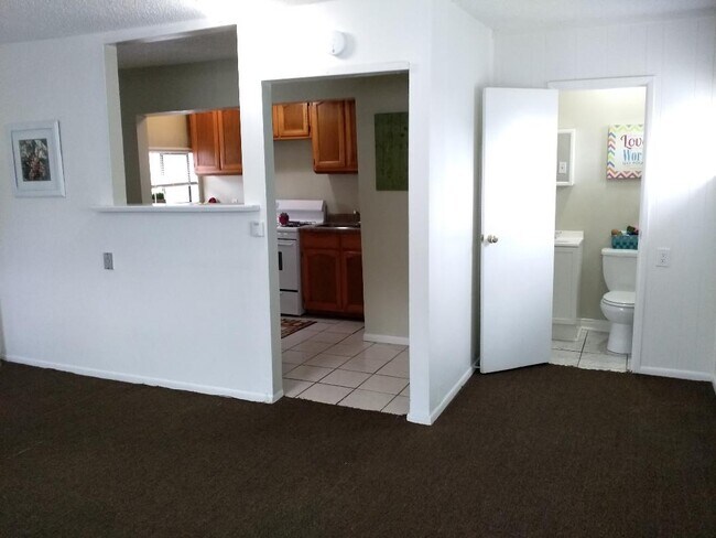 kitchen / bath - 535 W School St