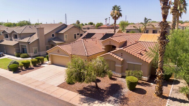 Foto del edificio - Gorgeous Everything you Need 4Bedroom plus Den Chandler Home!