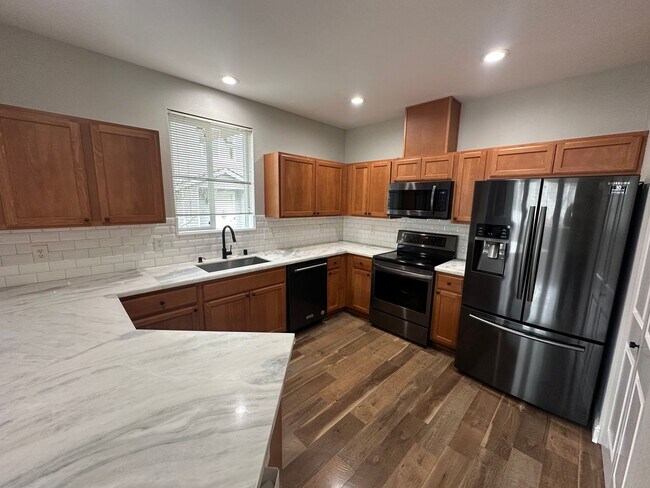 Building Photo - 2350 Simmons St