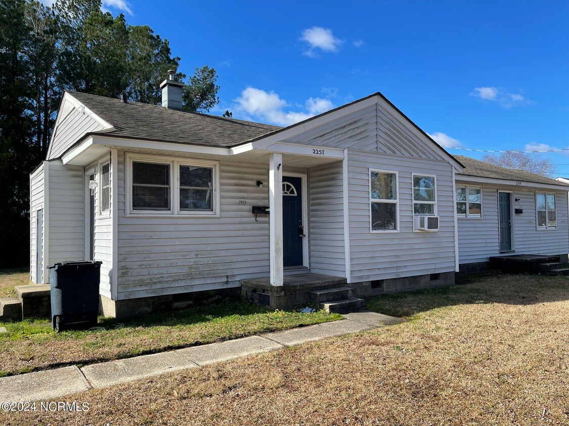 Primary Photo - 2257 Onslow Dr