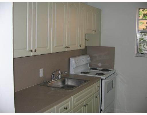  - 239 SW 9th St