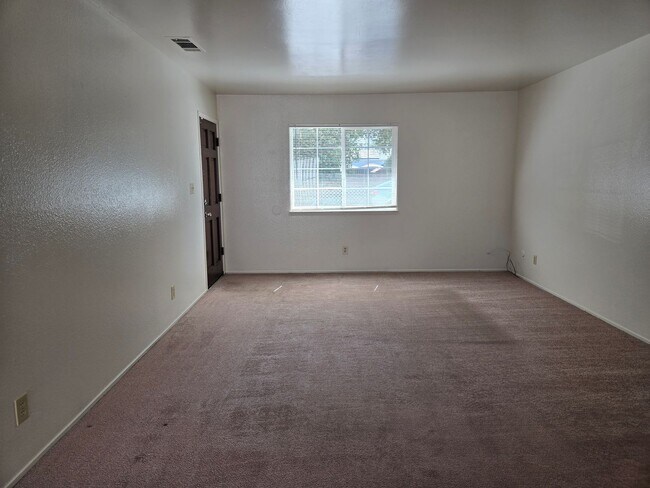 Foto del edificio - 1526 Locke Rd