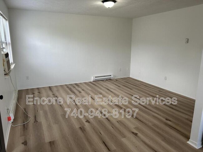 Foto del edificio - 270 Everett Ave