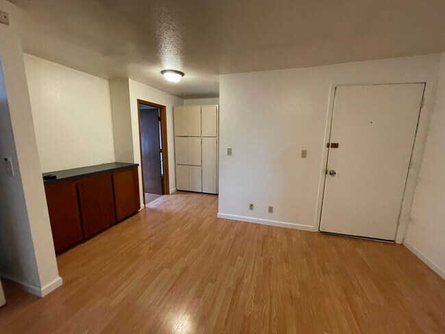 Foto del edificio - 228 NE Ward Ave