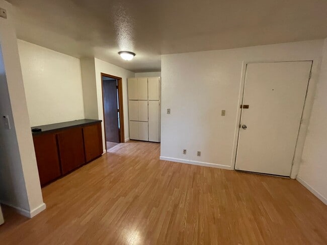 Building Photo - 228 NE Ward Ave