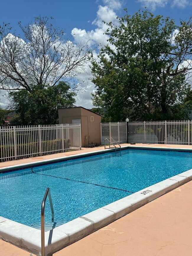 Foto del edificio - 8420 SW 154th Circle Ct