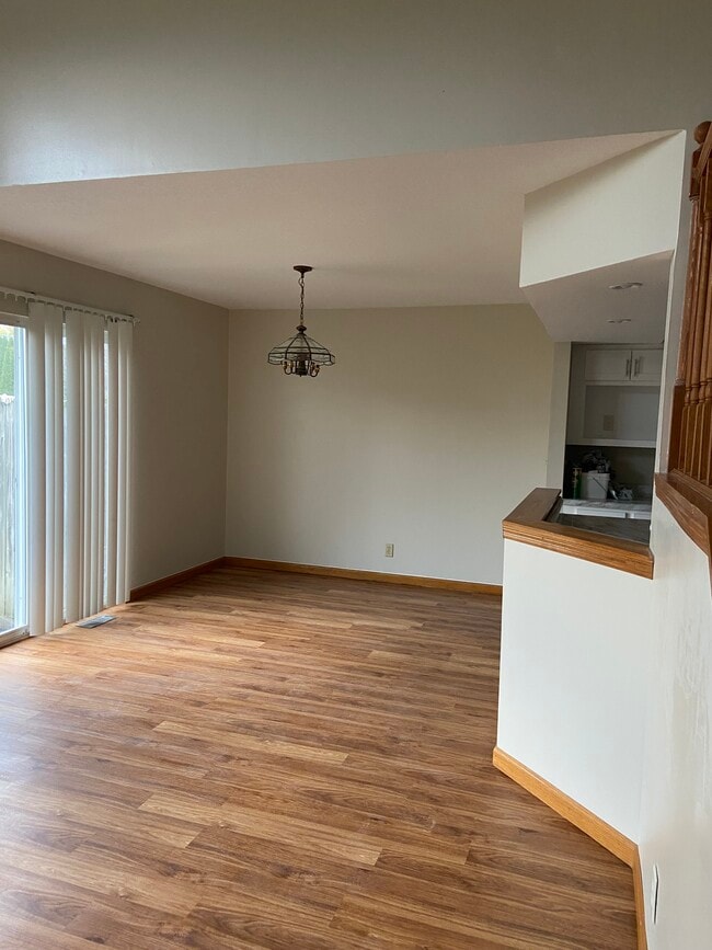 1101 Eisenhower Dr, Pekin, IL 61554 Townhome Rentals in Pekin IL