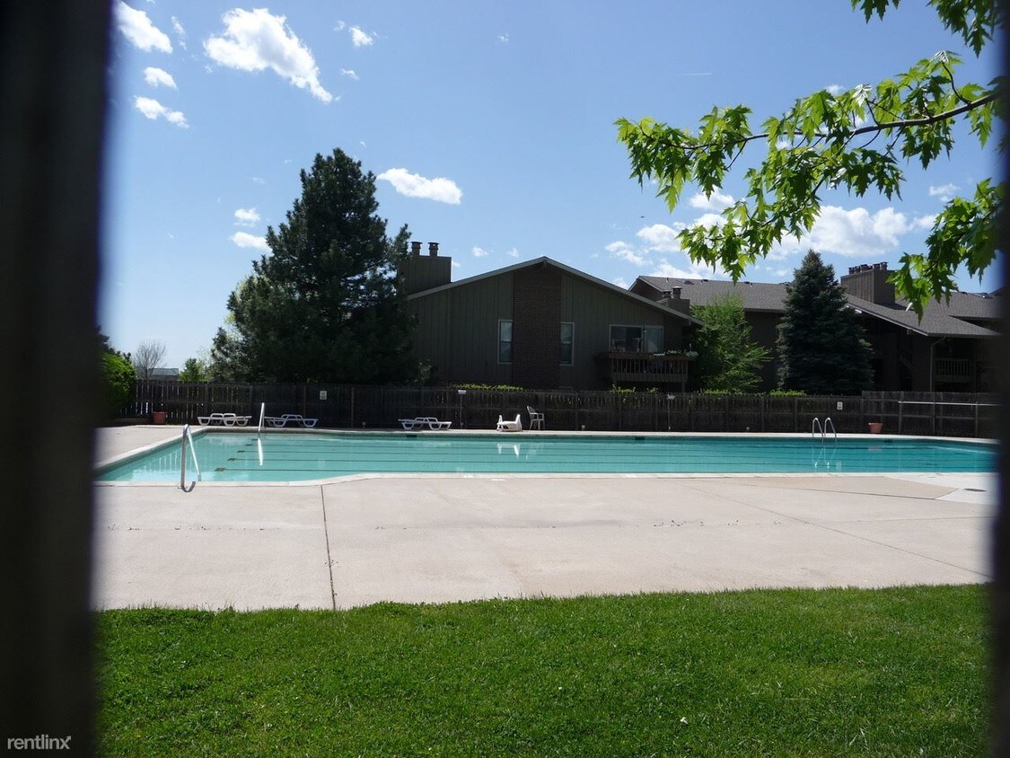 Primary Photo - 2800 Kalmia Ave