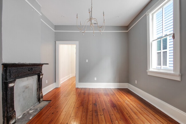 Foto del edificio - 3023 Banks- right