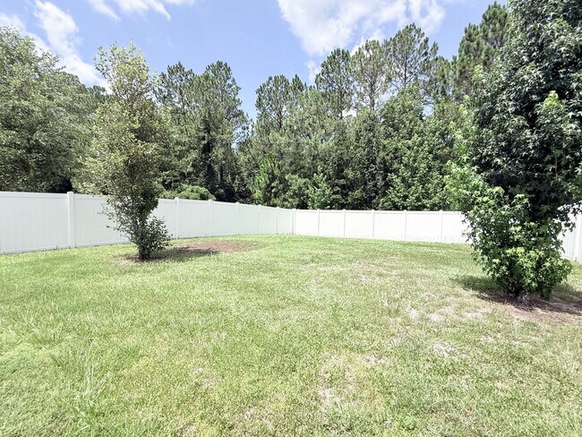 Building Photo - Spacious 4BR Home with Large Fenced Yard & Community Pool