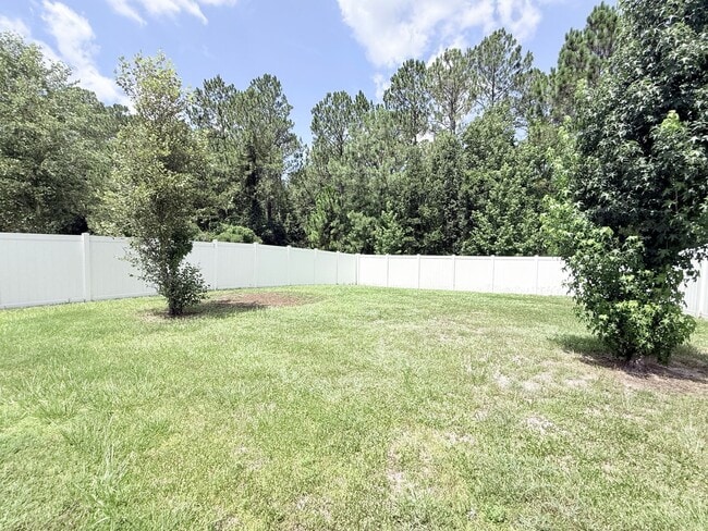 Foto del edificio - Spacious 4BR Home with Large Fenced Yard & Community Pool