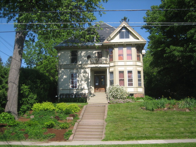 Building Photo - 236 S Union St