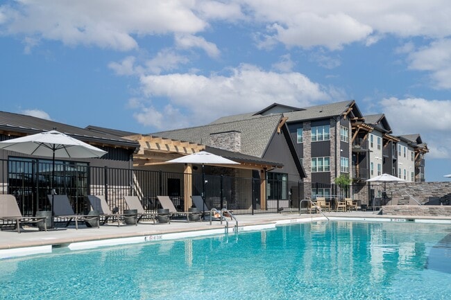 Building Photo - The Crossings at Windsong