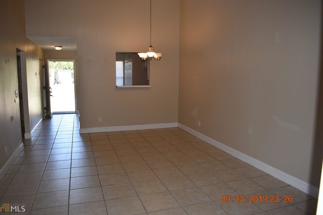 Building Photo - 102 Commander Ct