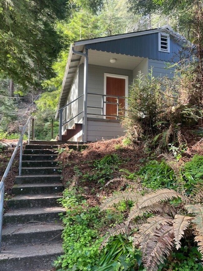 Building Photo - 13129-13129 Hazel Ave
