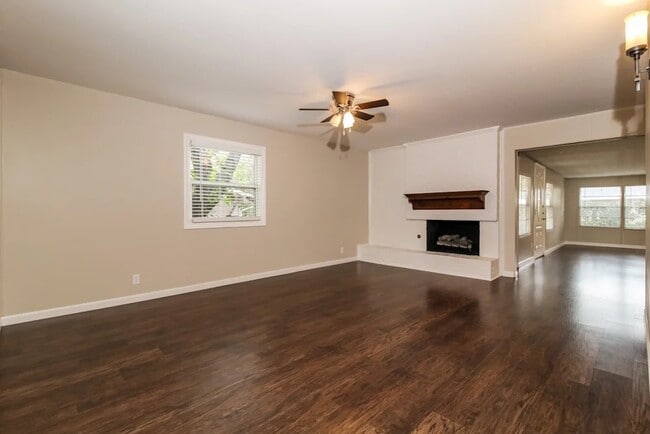 Building Photo - 920 Waterview Cir