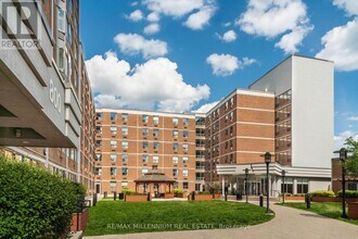 Building Photo - 798 Richmond St W