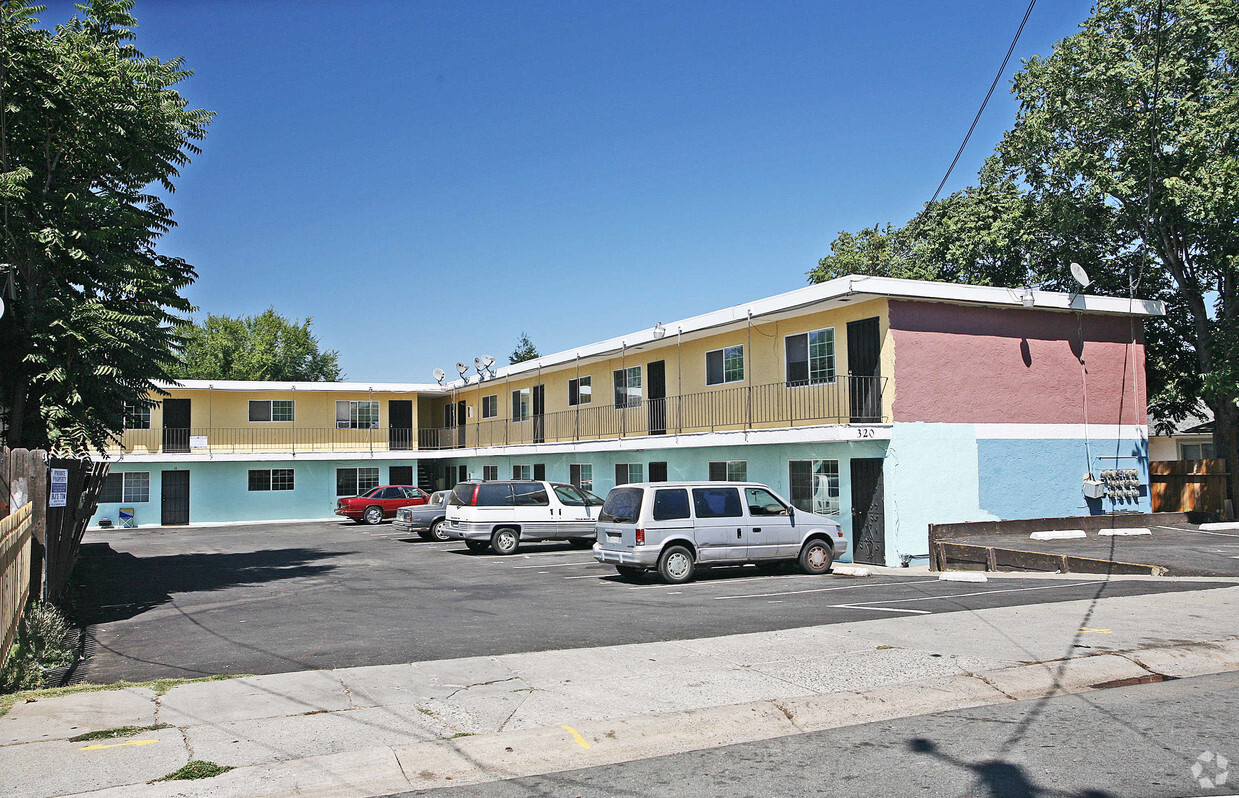 Building Photo - 320 W 20th St