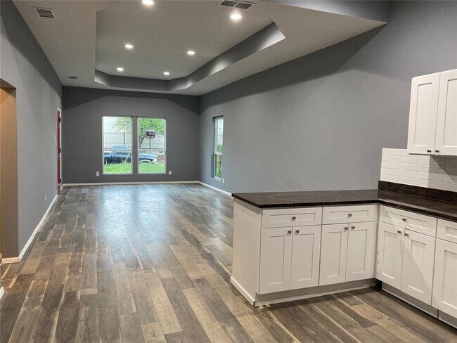 Building Photo - 2711 Metropolitan Ave