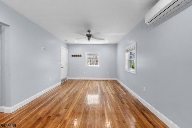 Foto del edificio - 12 Roosevelt Ave