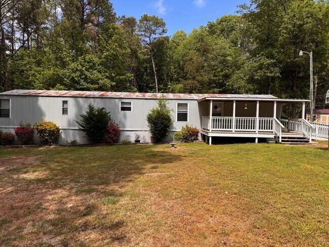 Foto del edificio - 2 BED, 2 BATH MOBILE HOME LOCATED IN ASHEBORO ON SOUTH LAKE DR!