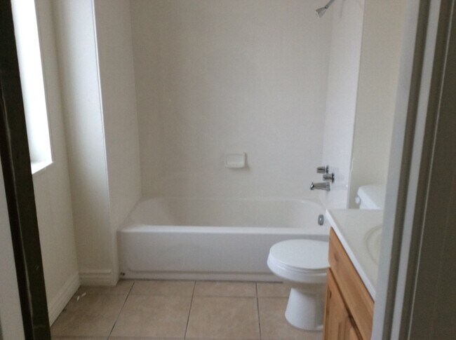 Building Photo - 80 S 900 E