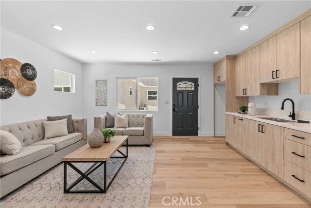 Foto principal - 7632 Kyle St