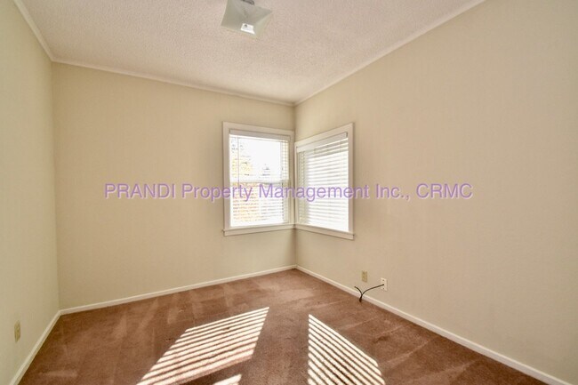 Building Photo - ***Application Pending!***Charming 1 Bed, ...