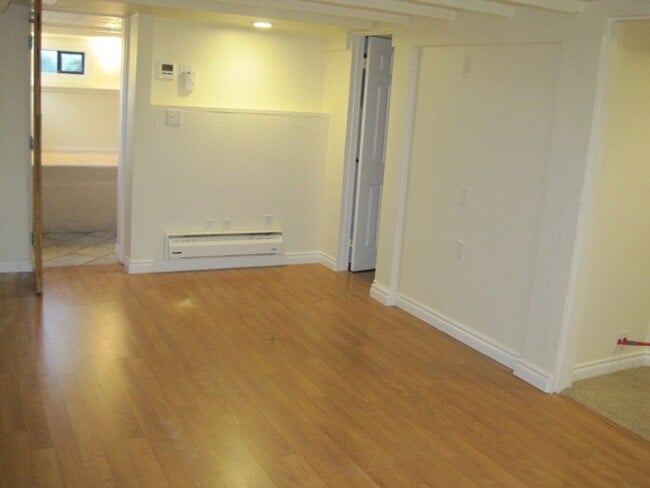 Building Photo - 549