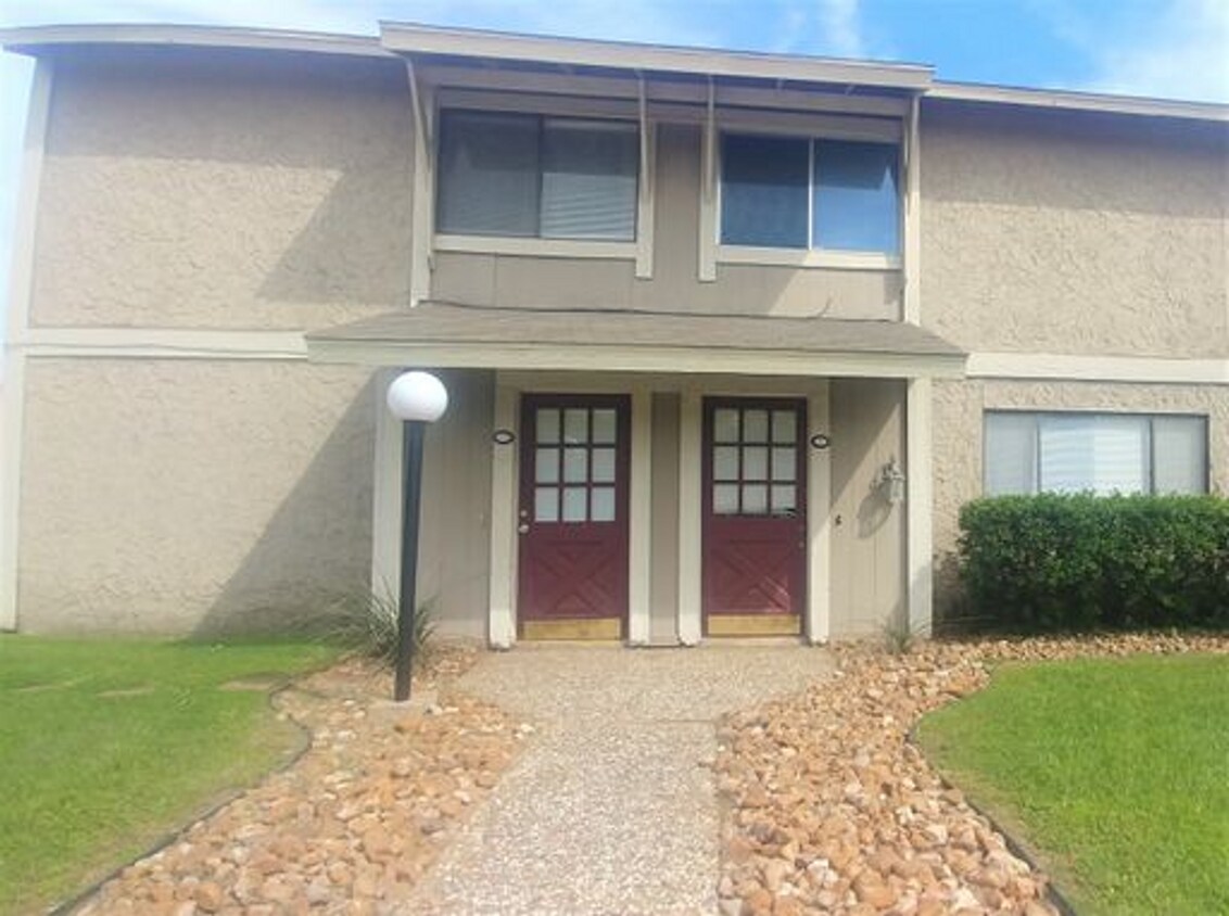 Primary Photo - College Station - 2 bedroom /1.5 bath / 2 ...