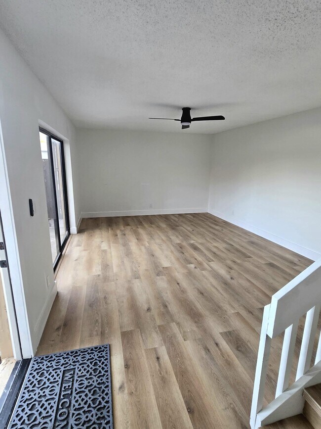 Foto del edificio - 4204 Waterview Cir