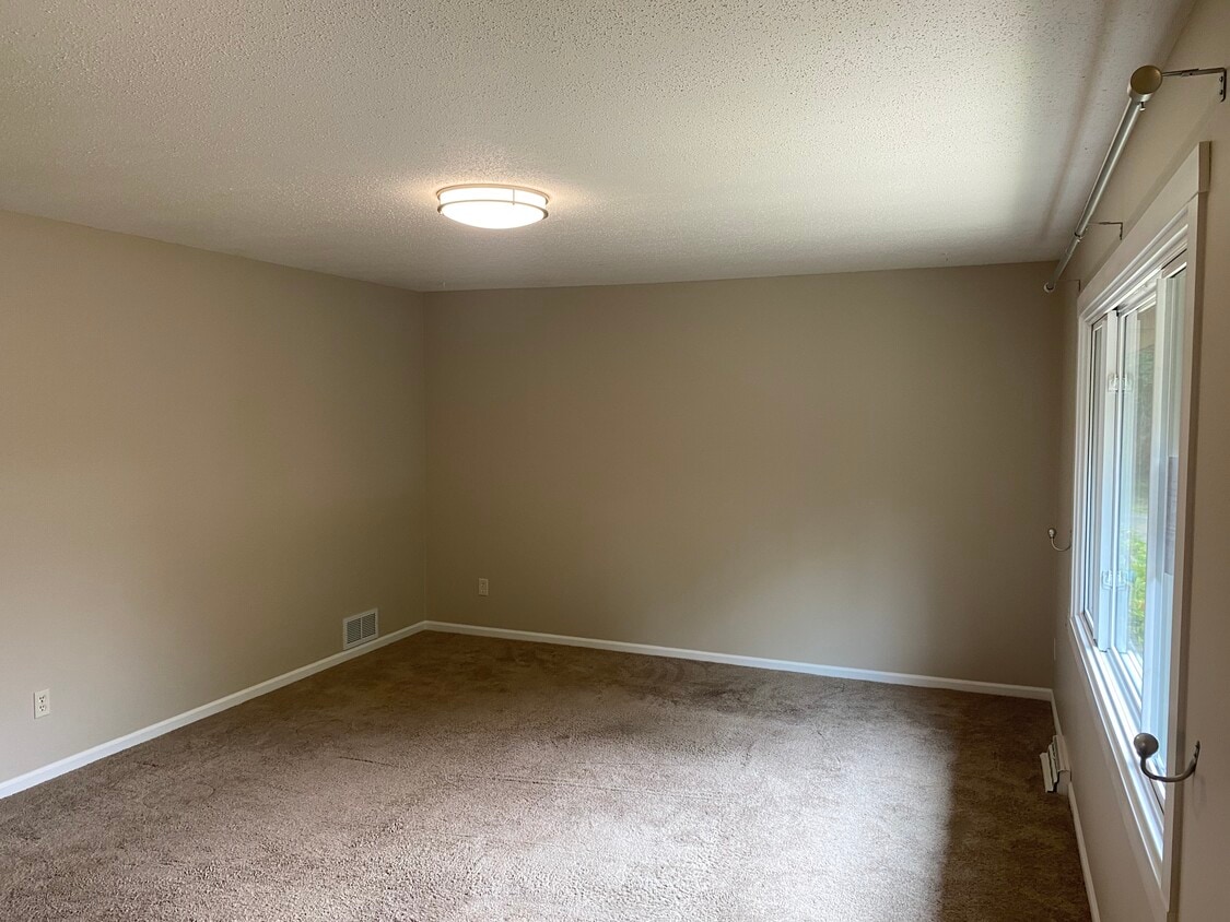 Primary Photo - 10610 Johnson Cir
