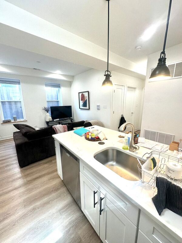 Foto del edificio - 1644 W Cermak Rd