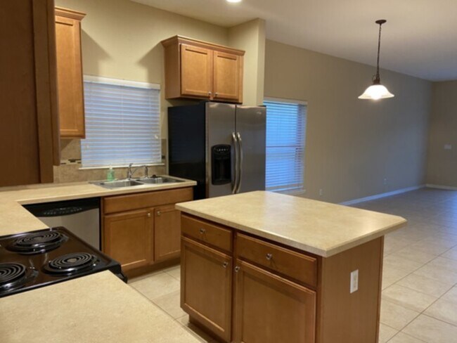 Foto del edificio - Spacious 4/2 in a Great Community!