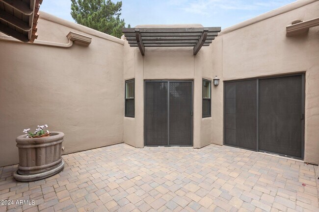 Building Photo - 4040 E Lupine Ave