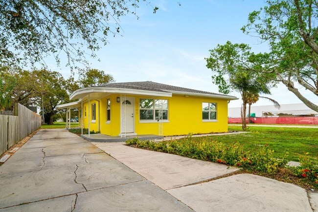 Foto del edificio - 1205 Longwood St