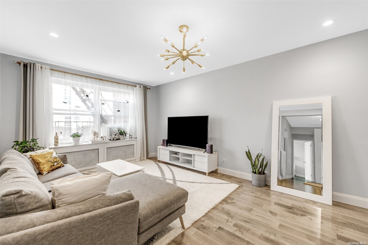 Foto principal - 67-38 108th St