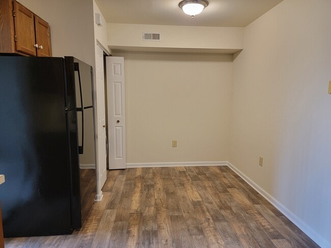 Building Photo - 665 Brunnerville Rd