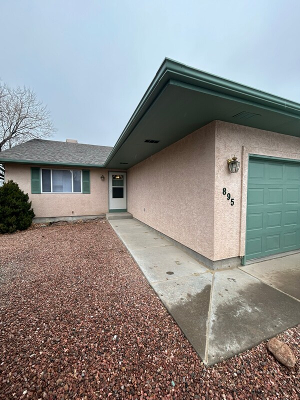 Building Photo - 895 S Knox Dr