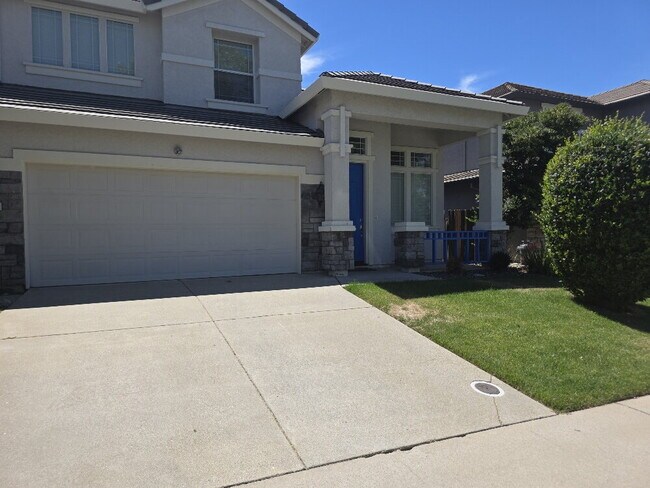 Building Photo - Beautiful house for rent in Folsom 4 bd 3 bath 1920 sq feet