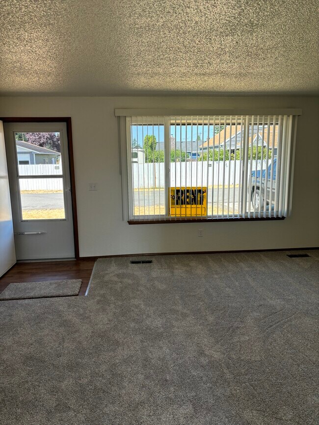 Foto del edificio - 331 13th Pl NW